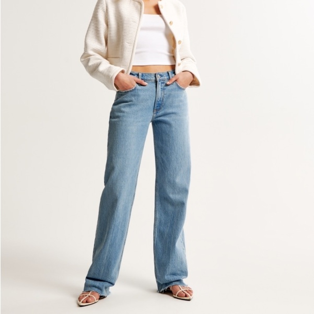 NWT Abercrombie & Fitch Baggy Low Rise Jeans Medium with Raw Hem size 33 Long